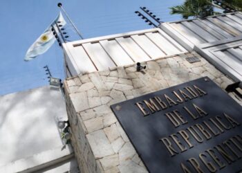 Asilado en embajada argentina en Venezuela denuncia intensificación del «asedio policial»