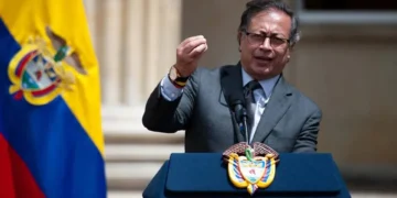 Petro cuestiona que haya una democracia en Venezuela: «ya el pueblo no los quiere»