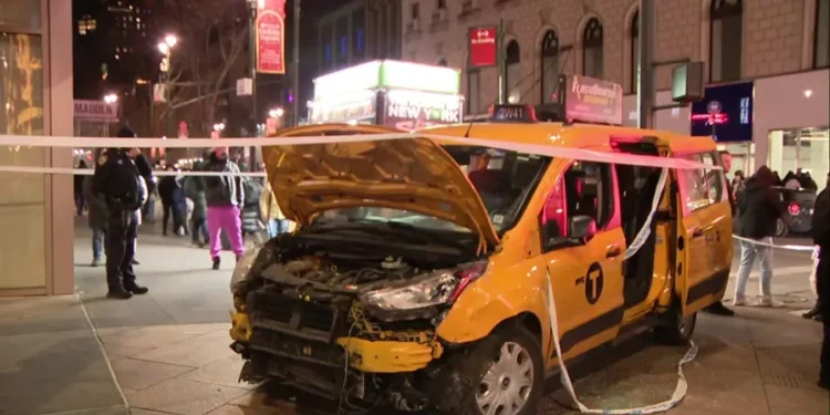 Un taxi atropelló a por lo menos seis peatones en Nueva York el día de Navidad