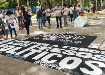 «Ellos no son terroristas»: Familiares de presos políticos protestaron frente a la Fiscalía