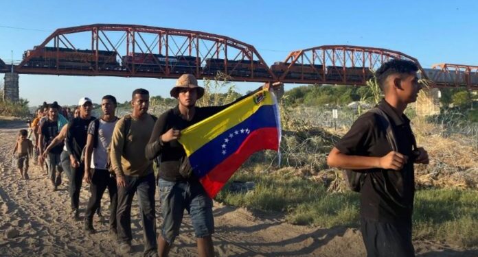 El 30% de los migrantes venezolanos se fue con un título universitario