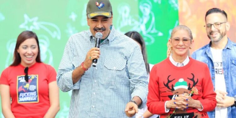 Maduro ridiculiza vigilia por presos políticos: «Se pintan la boca de rojo en vez de salir a rumbear»