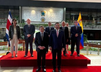 Edmundo González se reunió con el presidente de Costa Rica: “Su apoyo a la causa venezolana, tiene un valor íntegro»