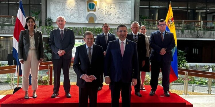 Edmundo González se reunió con el presidente de Costa Rica: “Su apoyo a la causa venezolana, tiene un valor íntegro»