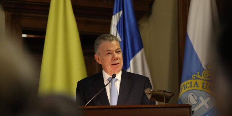 Juan Manuel Santos pidió a Petro retirar a su embajador en Venezuela y recuerda que él lo hizo en su gobierno