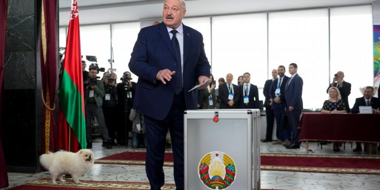 Bielorrusia vota en unas presidenciales con Lukashenko a las puertas de un séptimo mandato