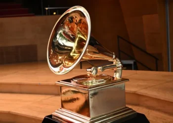 Cancelan eventos de los Grammy por los incendios en Los Ángeles