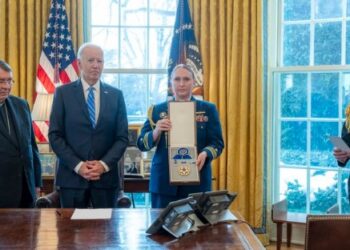Biden otorgó al papa Francisco la Medalla Presidencial de la Libertad con distinción