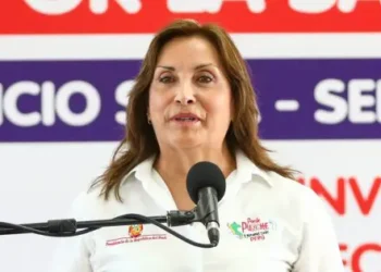 Dina Boluarte afirma que la Policía de Perú ha «desbaratado» al Tren de Aragua