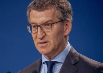 Feijóo acusa a Pedro Sánchez de imitar a Nicolás Maduro y cambiar ley para que no juzguen a su familia