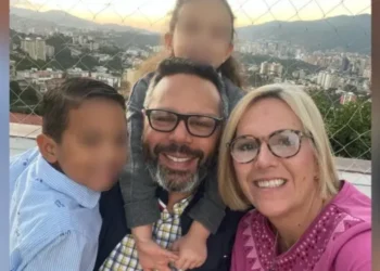 Hija de Edmundo González denuncia secuestro de su esposo por hombres encapuchados: «Es inocente de todo lo que se le pueda acusar»