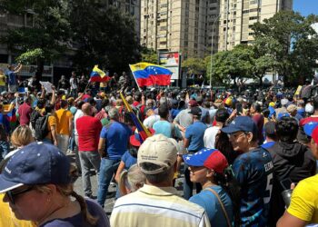 Caraqueños atienden el llamado de María Corina Machado para protestar contra el régimen de Maduro