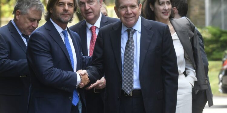 Edmundo González se reunió con Luis Lacalle Pou en Uruguay