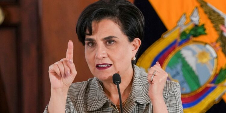 La canciller de Ecuador confirmó que se reunirá con el presidente electo Edmundo González en Panamá