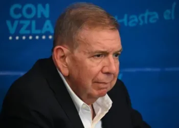 Edmundo González llega a Guatemala y será recibido por el presidente Bernardo Arévalo