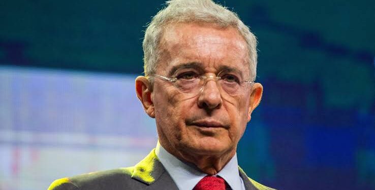 Álvaro Uribe anunció que hablará con EEUU sobre la necesidad de “enfrentar a la tiranía de Maduro”