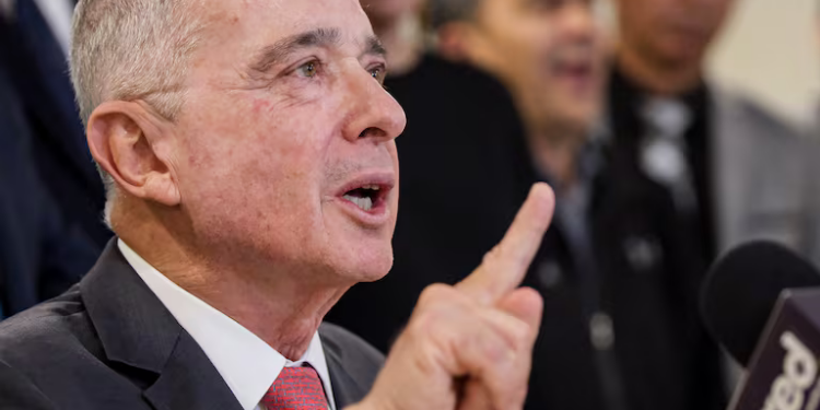 Expresidente Álvaro Uribe habla sobre las opciones para sacar a Maduro del poder en Venezuela: “Menos discurso, más acción”