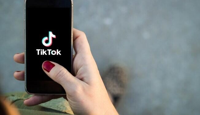 TikTok dice que está restableciendo su servicio en EEUU por la garantía recibida de Trump