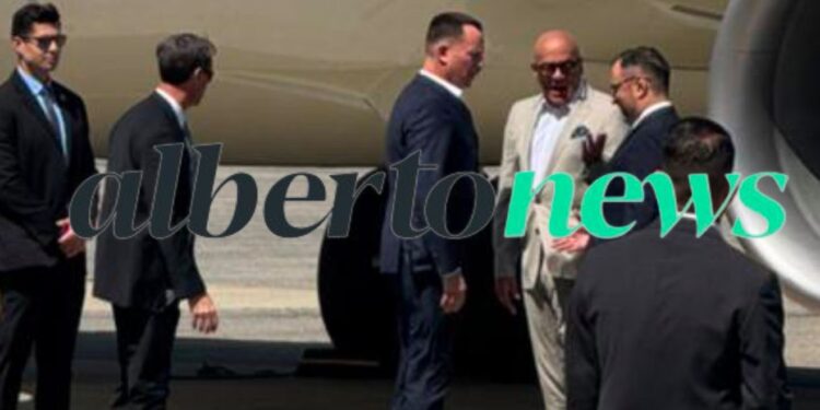 Asesor de Donald Trump fue recibido por Yván Gil y Jorge Rodríguez en Maiquetía (Foto)