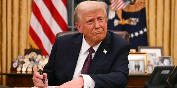 Donald Trump sobre reunión de su asesor con Nicolás Maduro: “Veremos qué podemos hacer para enderezar la situación de Venezuela”