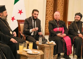 El líder de la transición siria se reunió con una delegación de la comunidad cristiana