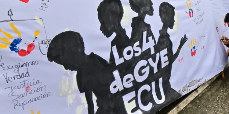 Fiscalía de Ecuador confirma que los cuatro cuerpos incinerados hallados cerca de una base militar pertenecen a los jóvenes desaparecidos