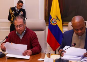 Petro se reunió con Murillo para evaluar el tema de Venezuela pero no definen asistencia a toma de posesión de Maduro