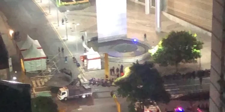 Denuncian que el régimen coloca tarimas y cuerpos policiales en puntos de concentración opositora