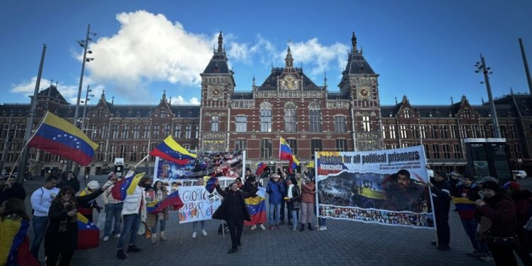 Venezolanos en Países Bajos participan en la convocatoria de María Corina Machado en respaldo a Edmundo González