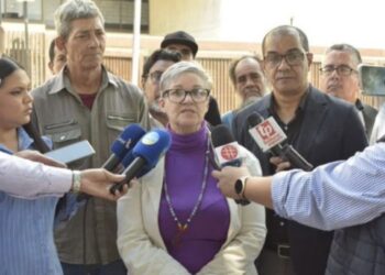 Abogada María Alejandra Díaz denuncia que el régimen la amenazó con detener a sus hijos si no se entrega