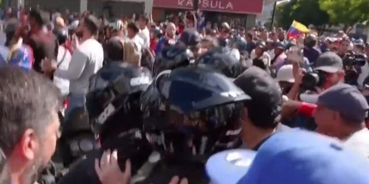 Denuncian que motorizado que trasladaba a Machado fue detenido y herido de bala por el régimen