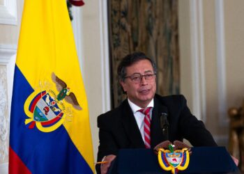 Petro culpa al «bloqueo económico» de la falta de transparencia electoral en Venezuela e insiste en un nuevo «diálogo nacional» con Maduro