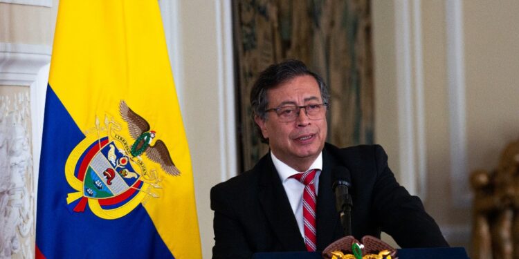 Petro culpa al «bloqueo económico» de la falta de transparencia electoral en Venezuela e insiste en un nuevo «diálogo nacional» con Maduro