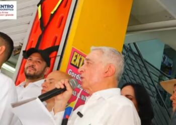 Álvaro Uribe Vélez pide una «intervención internacional»  “que desaloje a la dictadura de Venezuela”