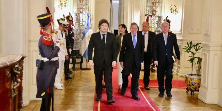 Antonio Ledezma llama a los venezolanos a no rendirse: «ahora es cuando más tenemos razones para seguir adelante»