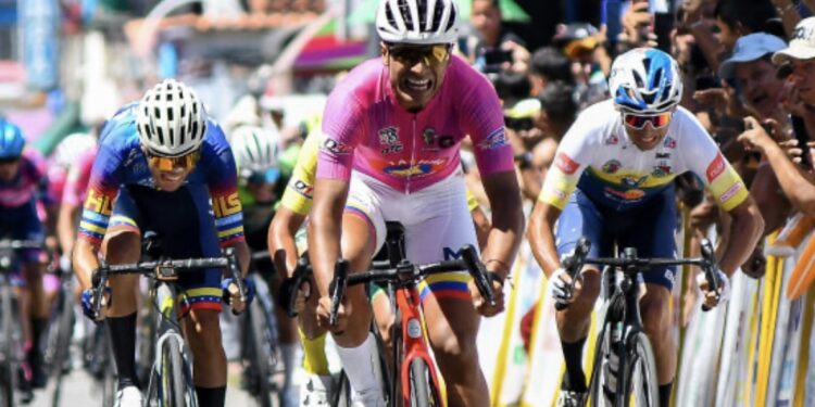 Arlex Méndez conquista la tercera etapa de la Vuelta al Táchira