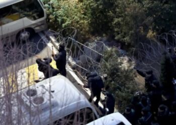 Autoridades surcoreanas detienen Yoon tras asedio a su residencia
