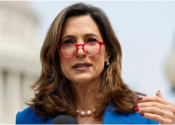 Congresista republicana María Elvira Salazar pidió protección contra las deportaciones para migrantes con parole humanitario