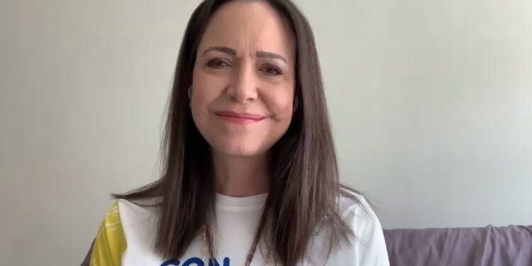 María Corina Machado llama a venezolanos en Ecuador a acompañar a Edmundo González