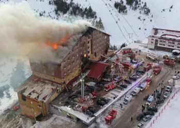19 personas han sido detenidas por incendio de hotel de esquí en Turquía que dejó 78 muertos