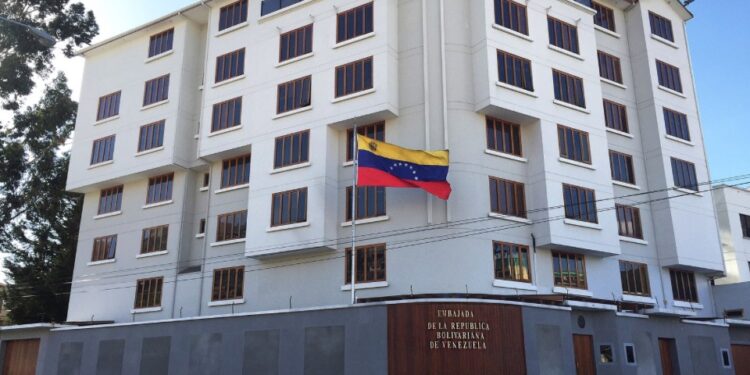 Bolivia investiga ataque armado en la sede de la Embajada de Venezuela