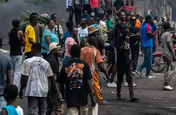 Escala crisis en la República Democrática del Congo: protestas, muertos y ataques a embajadas