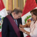 Presidenta de Perú condecoró a Edmundo González con la Orden del Sol