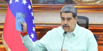 Maduro arremete contra Álvaro Uribe tras pedir intervención militar: “Cobarde, ven tú al frente de las tropas”