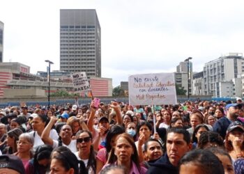 Docentes venezolanos conmemoran su día reclamando salarios y condiciones dignas