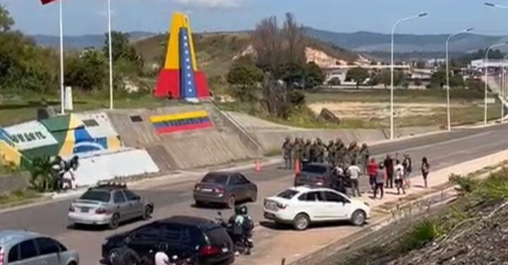 Denuncian que agentes del régimen de Maduro cruzaron la frontera con Brasil tras cierre por ejercicios militares