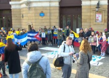 Venezolanos se concentran en España para denunciar «el golpe de Estado» de Maduro