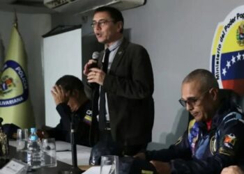 Exigen expulsar a Juan Carlos Monedero de Universidad de Madrid tras ofrecer conferencia en El Helicoide