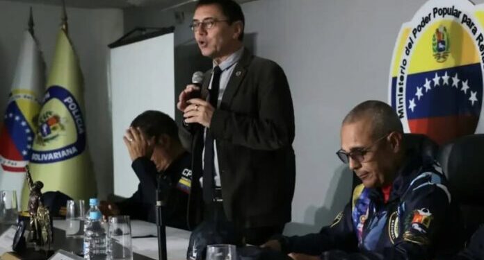 Exigen expulsar a Juan Carlos Monedero de Universidad de Madrid tras ofrecer conferencia en El Helicoide