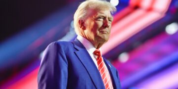 Trump calificó de incompetentes a las autoridades de California por respuesta a incendios